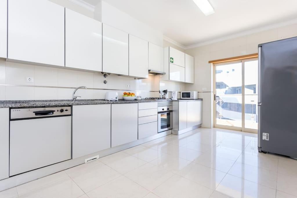Sea Breeze Lagos Apartment Екстер'єр фото